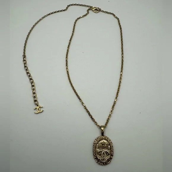 Chanel champagne gold crown and logo with crystal necklace - Picture 4 of 8